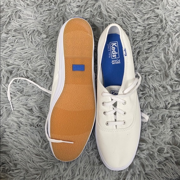 𝚆𝚑𝚒𝚝𝚎 𝙺𝚎𝚍𝚜❤︎ - Picture 3 of 5